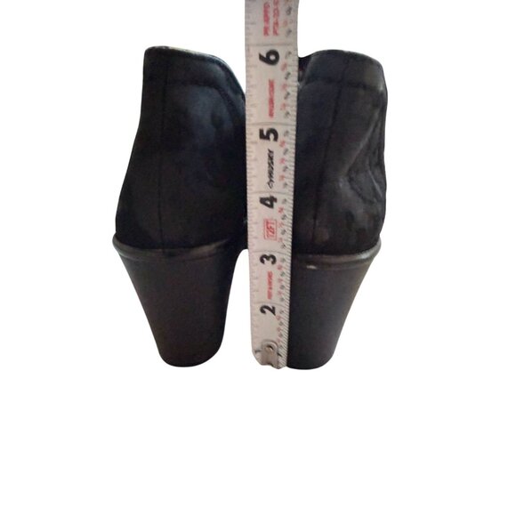 VINCE CAMUTO Gray Leather Ankle Boots Size 8W - Picture 10 of 10